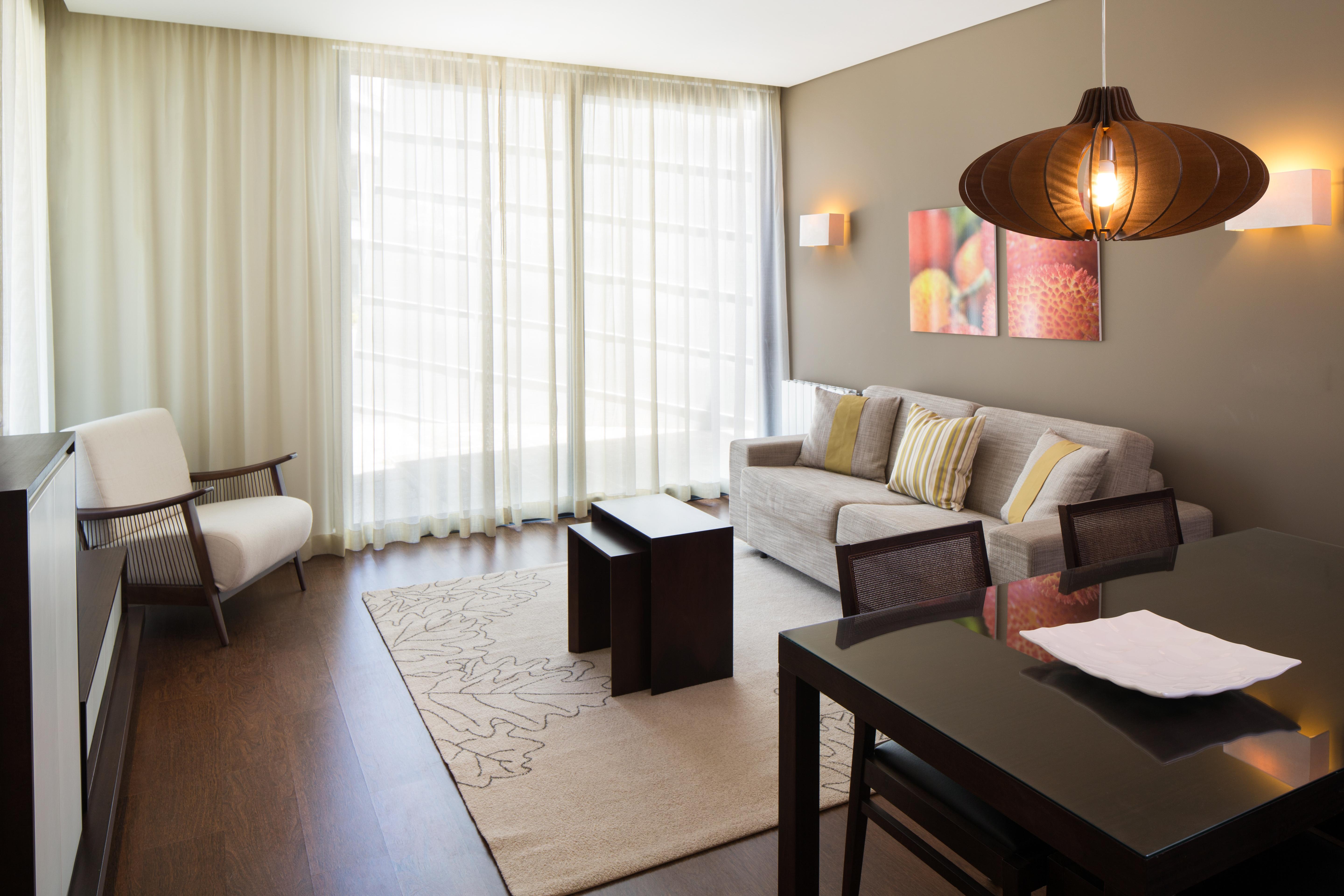 มอนชิเก รีสอร์ต แอนด์ สปา Hotel มอนชีเก ภายนอก รูปภาพ A living room
