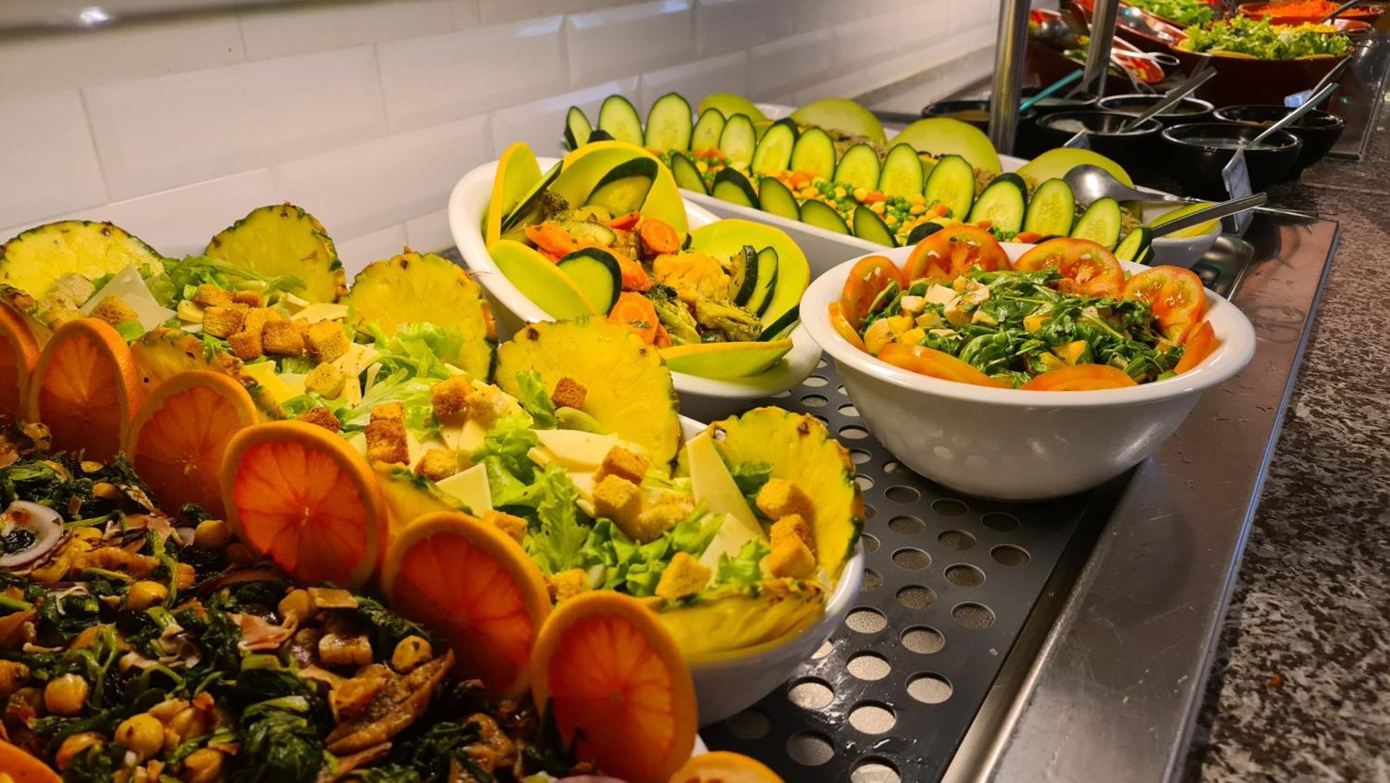 มอนชิเก รีสอร์ต แอนด์ สปา Hotel มอนชีเก ภายนอก รูปภาพ A salad bar