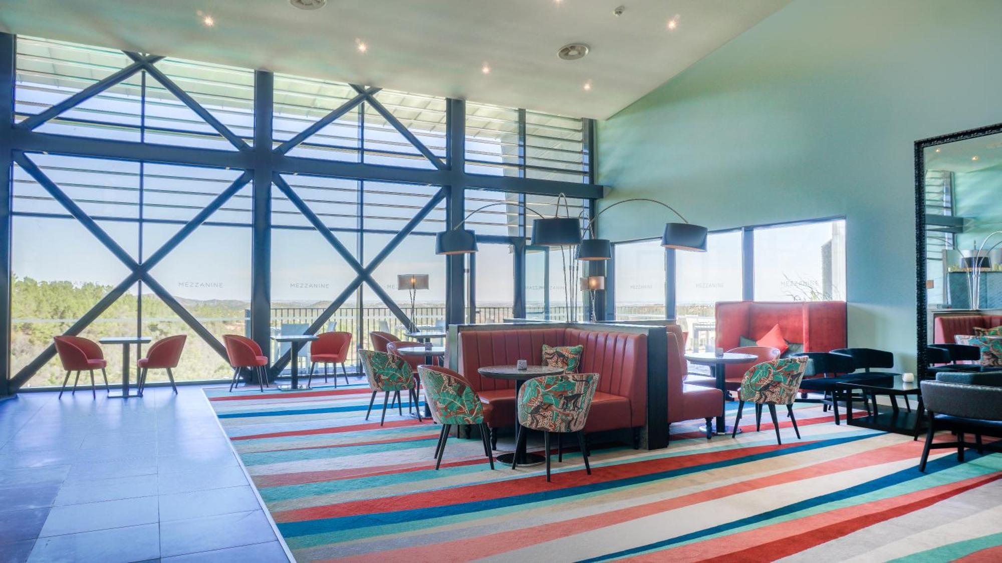 มอนชิเก รีสอร์ต แอนด์ สปา Hotel มอนชีเก ภายนอก รูปภาพ The interior of the hotel