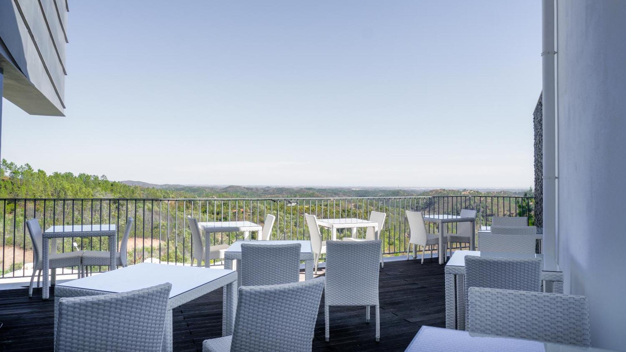 มอนชิเก รีสอร์ต แอนด์ สปา Hotel มอนชีเก ภายนอก รูปภาพ View from the rooftop