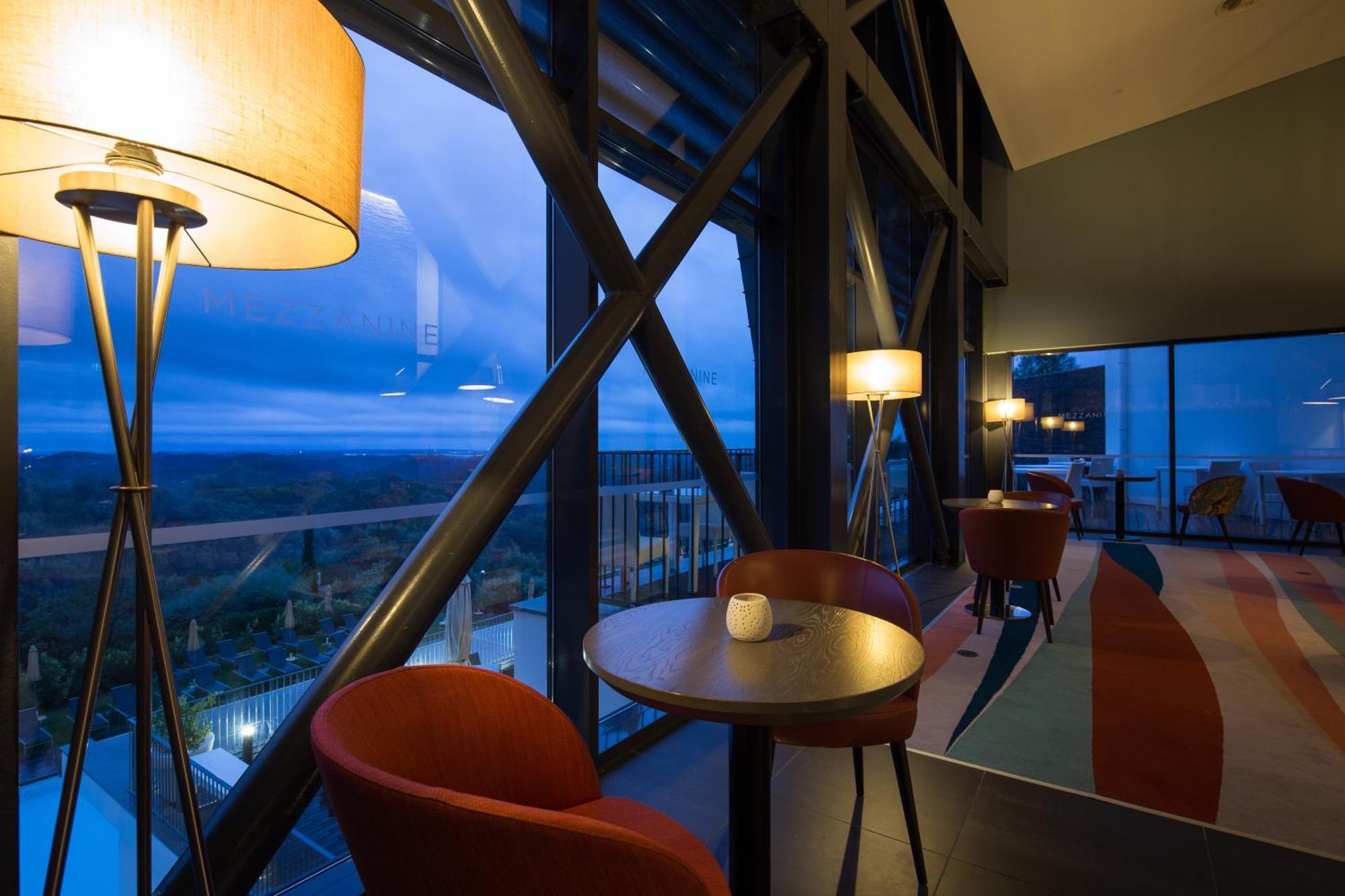 มอนชิเก รีสอร์ต แอนด์ สปา Hotel มอนชีเก ภายนอก รูปภาพ Skyline Bar