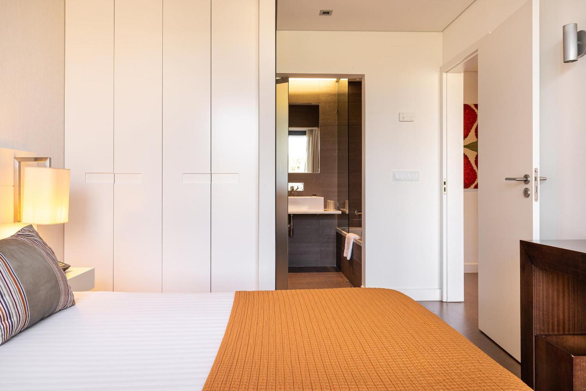 มอนชิเก รีสอร์ต แอนด์ สปา Hotel มอนชีเก ภายนอก รูปภาพ A carpet in a bedroom