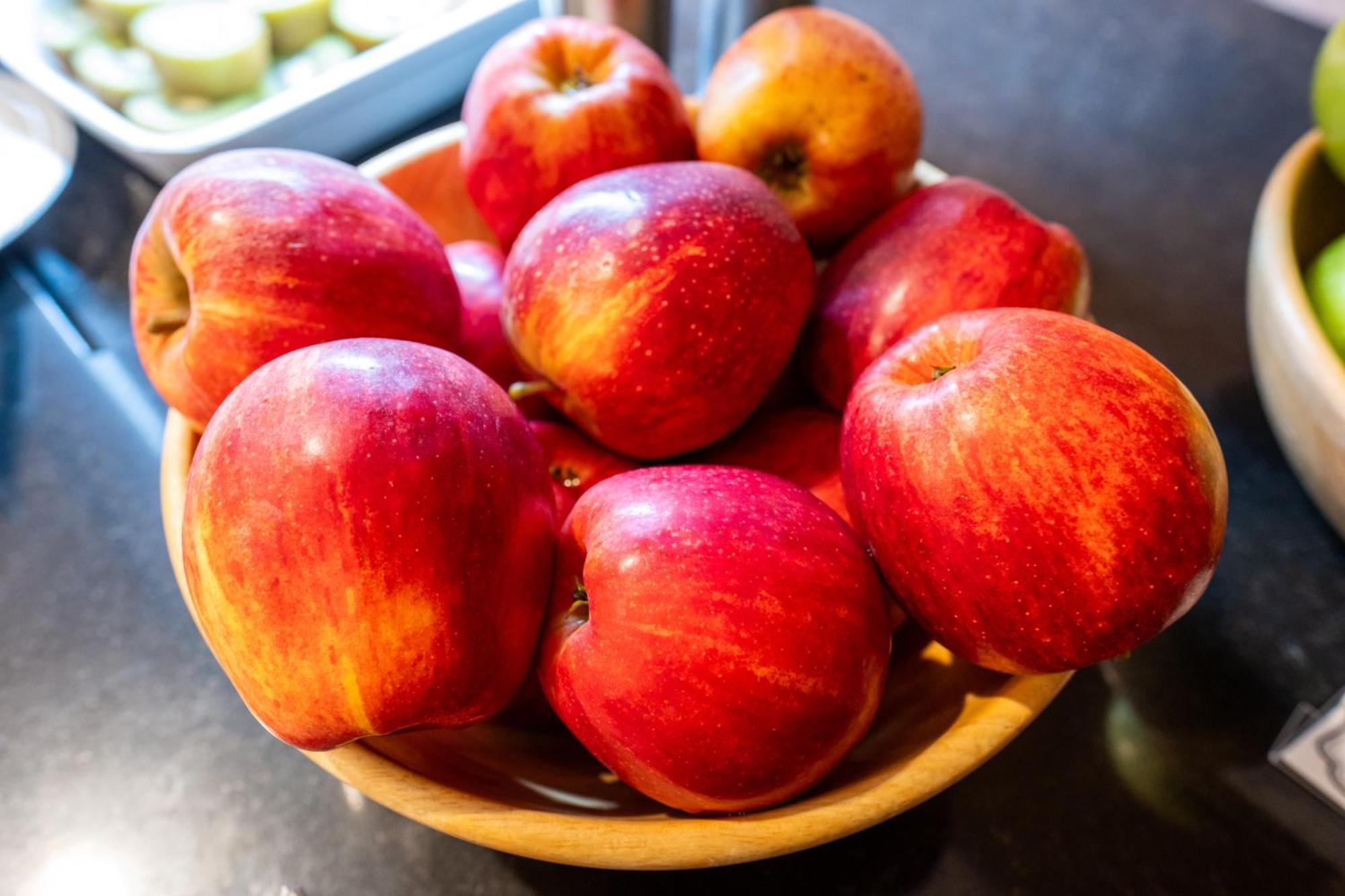 มอนชิเก รีสอร์ต แอนด์ สปา Hotel มอนชีเก ภายนอก รูปภาพ Honeycrisp apples