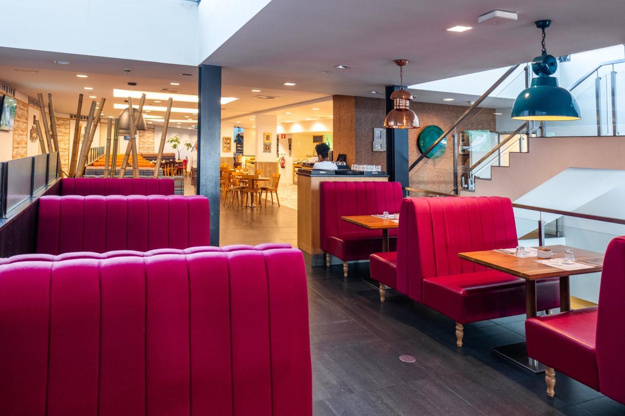 มอนชิเก รีสอร์ต แอนด์ สปา Hotel มอนชีเก ภายนอก รูปภาพ Interior of the restaurant