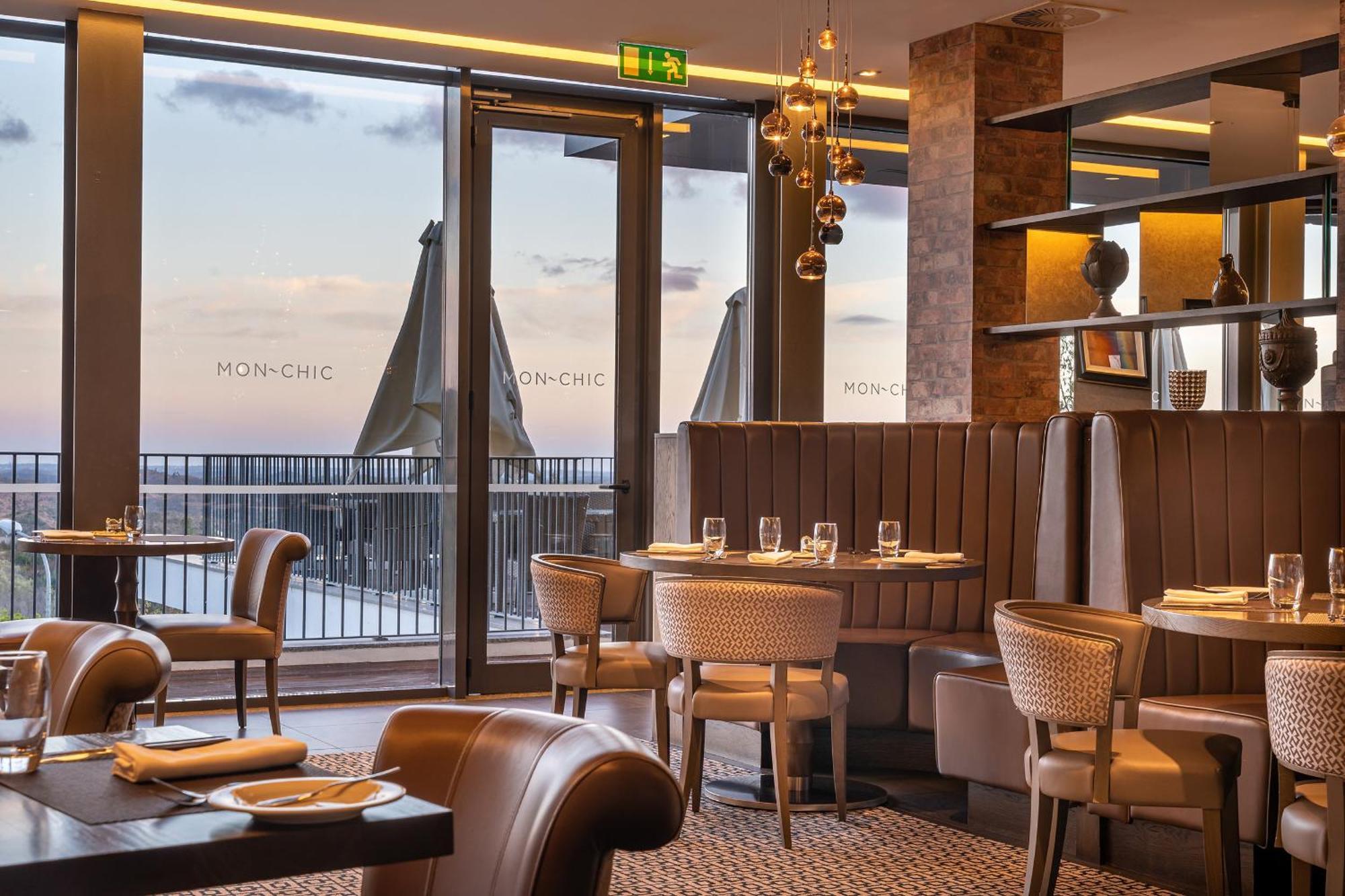 มอนชิเก รีสอร์ต แอนด์ สปา Hotel มอนชีเก ภายนอก รูปภาพ The restaurant